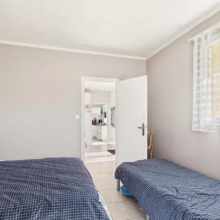 Jolie Maison Volets Jaunes Avec Terrasse Pour 7 펜션 *
