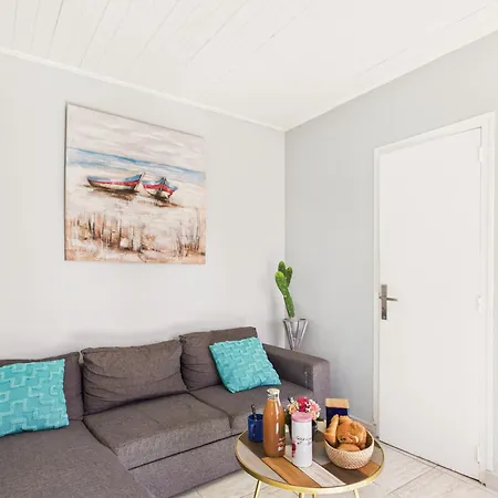 Jolie Maison Volets Jaunes Avec Terrasse Pour 7 Сasa de vacaciones *