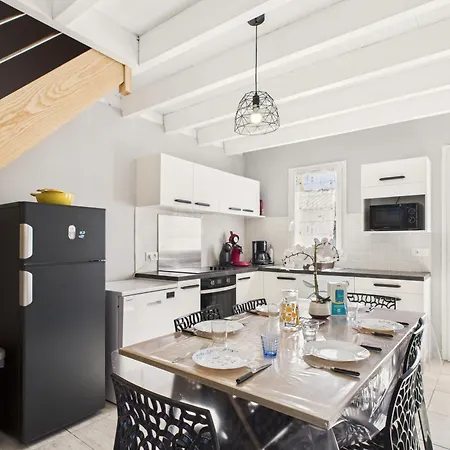 Dom wakacyjny Jolie Maison Volets Jaunes Avec Terrasse Pour 7 La Tranche-sur-Mer