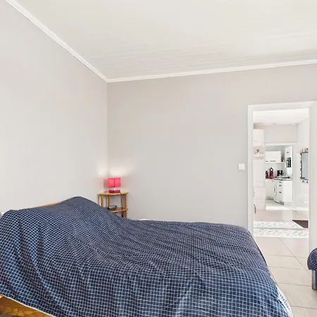 Dom wakacyjny Jolie Maison Volets Jaunes Avec Terrasse Pour 7